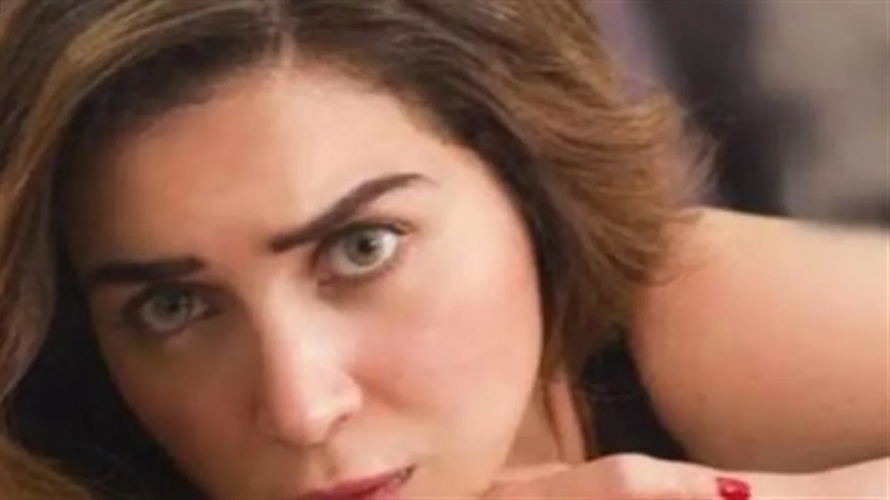 تحول درامي مذهل.. كيف أعادت مي عز الدين تشكيل موهبتها في مسلسلين؟